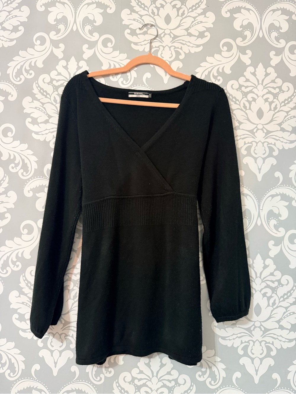 💫10/$25 • George Black Long-Sleeve V-Neck Sweater